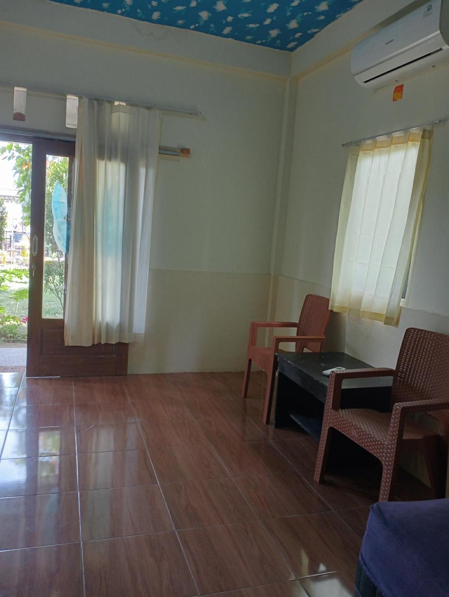 The Daun Puntik Homestay Pemenang ภายนอก รูปภาพ